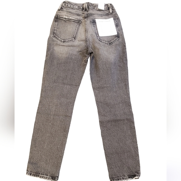 Good American Good Classic Low Fray Hem Jeans - Picture 7 of 8